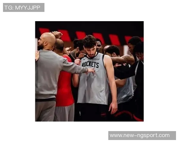 申京与亚当斯默契配合卡佩拉迅速融入双塔战术体系