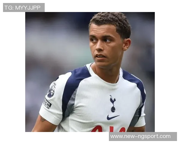 布伦南约翰逊热刺百场里程碑庆祝海报在社交媒体发布