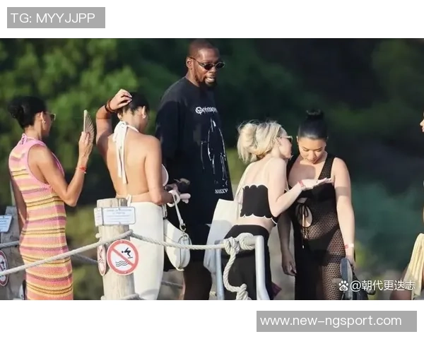 杜兰特与美女主持轻松互动分享快乐心情的背后故事