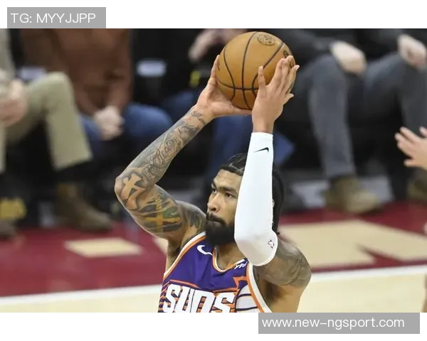 布克谈投篮手部动作是否算球的一部分引发热议